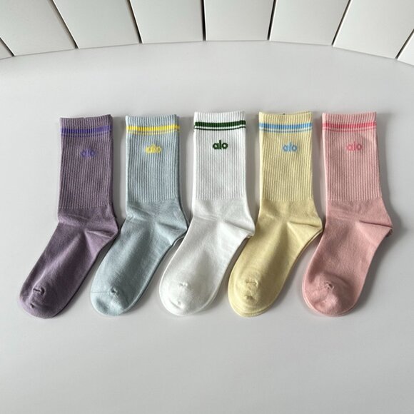 Alo Accessories - Alo Mid-Calf Socks